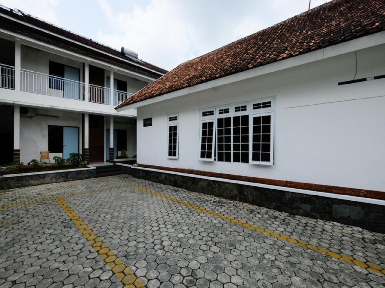 RedDoorz near Moro Mall Purwokerto Zewnętrze zdjęcie